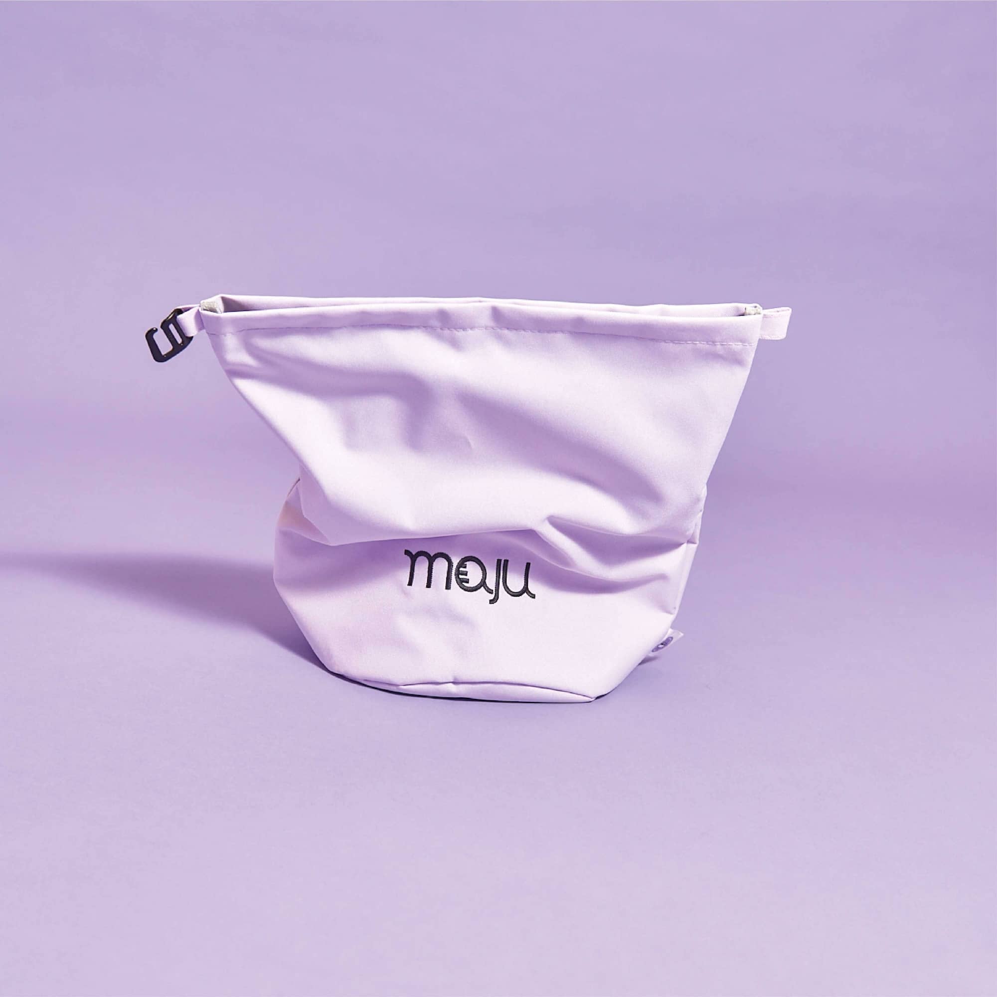 Sac isotherme maju de couleur violet, ouvert en grand. 